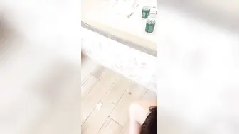 淫乱4P【上篇】双飞两个极品萝莉，美女翘起屁股被舔弄，上位骑乘大屁股上下套弄，抬腿侧入大力猛操