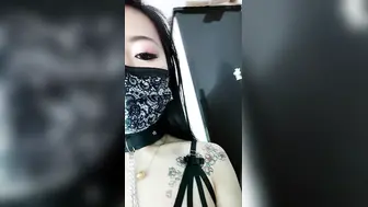 电臀女王来袭【窗前裸舞下篇】顶级美臀蜜桃臀御姐，特写美臀这屁股简直完美，窗边裸舞外面不知道有没人看，厕所假屌爆插小穴