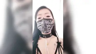 电臀女王来袭【裸舞自慰下篇】顶级美臀蜜桃臀御姐，特写美臀这屁股简直完美，窗边裸舞外面不知道有没人看，厕所假屌爆插小穴