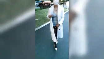 极品美乳风骚小少妇【为人湿表-下篇】出轨寻刺激户外商场露出，勾搭眼镜屌丝回酒店无套啪啪内射，高清源码无水印