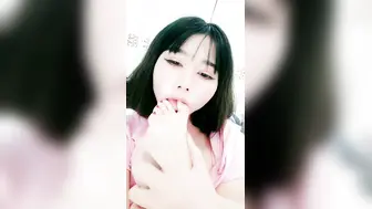 北川加奈：柳岩是多大呀，她是C还是D，牛批，向往的胸没有错啦哈哈，前段时间有隆胸的想法，因为害怕不敢隆嘿嘿！