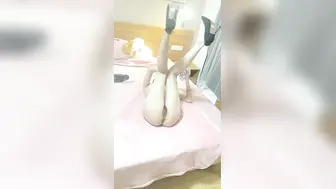 原榨精少女，极品嫩妹被干了几百场，当年的粉穴已经有些变黑，且看且珍惜