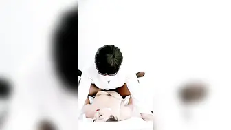 去诊所输液让医生给干了【下篇】露脸大姐姐黑丝情趣被医生按在床上各种爆草抽插，浪荡呻吟被射进骚逼里精液流出