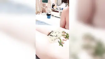 两个欠网贷美女，人体寿司和大款粉丝，3P啪啪