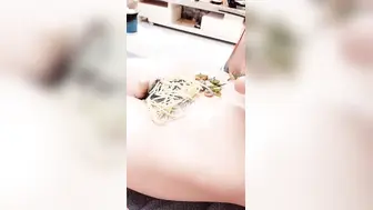 两个欠网贷美女，人体寿司和大款粉丝，3P啪啪