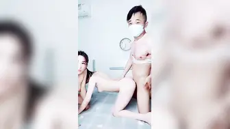 两个美少妇姐妹花双飞【上篇】黑丝网袜，女上位啪啪，对白淫荡，一字马花样打桩