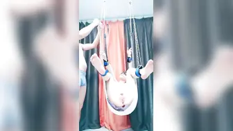 人妻的诱惑【下篇】全程露脸先自慰再玩SM，逼毛整的好有型，吊起来电击逼逼和奶子爽的直颤抖，风油精刺激高潮