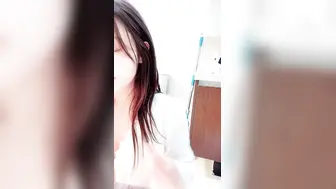 【美女落九川】超高颜值学生妹【大学宿舍-上篇】活力美少女，说话嗲嗲很会玩诱惑，掏出美乳揉捏，翘起美腿拨开内裤，手指扣穴水声