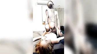 【黑丝异国美女-下篇】榨精小辫哥，深喉口交大鸡巴精彩刺激，主动上位抽插表情好骚，让小哥大鸡巴各种姿势爆草