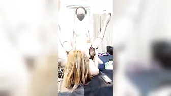 【黑丝异国美女-下篇】榨精小辫哥，深喉口交大鸡巴精彩刺激，主动上位抽插表情好骚，让小哥大鸡巴各种姿势爆草