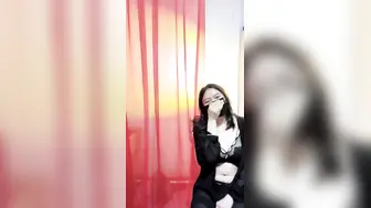 巨乳奶妈和白浆少妇【激情裸舞-上篇】轻纱胀里的风骚女非常诱惑，揉奶摸逼撞骚臀好刺激，挤奶水给狼友喝别错过