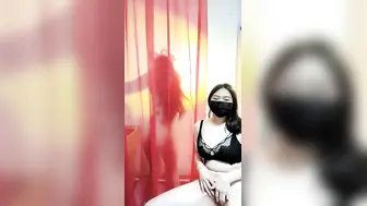 巨乳奶妈和白浆少妇【激情裸舞-上篇】轻纱胀里的风骚女非常诱惑，揉奶摸逼撞骚臀好刺激，挤奶水给狼友喝别错过