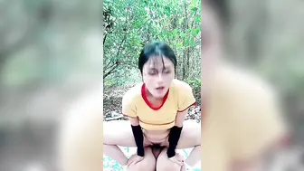 带婊妹去户外激情啪啪【Park4】全程露脸深喉大鸡巴，卡在树上疯狂输出浪荡呻吟，地上主动上位抽插揉捏骚奶子刺激