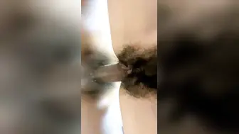 【极品嘻嘻】新晋颜值小情侣【上篇】人气爆棚，画质吊打全场，黑森林中的嫩鲍被注满精液，特写骚穴，劲爆佳作