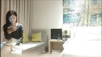 【我是探索者】纯素颜学生妹，数钞票的样子真专注，爱干净有洁癖，刷牙才口交，娇小玲珑端起来干征服感满满