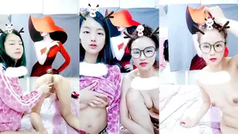 【奇葩母女双人秀】漂亮妹子带妈妈一起下海，自摸骚逼，观众要求看你妈逼，翘起屁股看骚穴，撩起衣服揉捏奶子