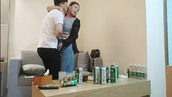 【爱情故事】网聊新人，良家骚女今天见面，撩下衣服吸奶扣穴，转战床上爆操骚逼