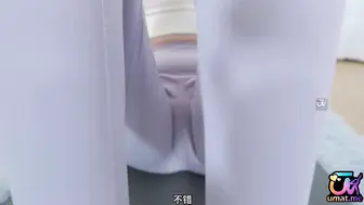 懒懒猪儿_淫妻骚穴在客厅被瑜伽教练大黑屌后入狂操，绿帽老公还在房里睡，精液顺腿流进卧室