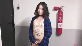 淫荡的小母狗喜欢被写满淫语和露出调教