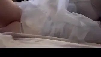 江南第一深情-夜店认识蓝白裙大胸妹，把大屌放进去照顾她的小穴