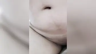 嫂子为了让我离不开她，每天锻炼，到把身材保持那么好，还趁大哥不在，不时的诱惑我。