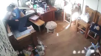嫂子在办公室勾引弟弟 被后入内射