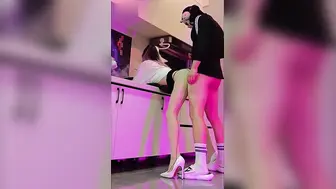 完美身材大长腿！直接趴着后入，女主声音又是嗲嗲的真够反差 淫叫声夹杂着求饶与欲求不满的挑逗，反差极致勾人欲火