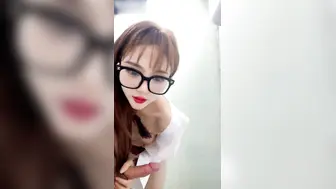超美主播 一想到你就湿 来着大姨妈也要浴血奋战，饥渴骚货吃鸡后入被猛干淫叫不断！