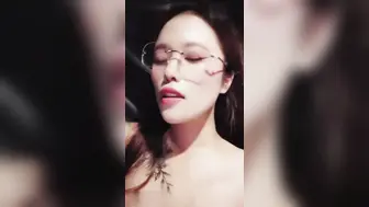 约操28岁小少妇 直接在车里面搞 下面逼毛浓密性感