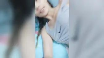 敏感体质肉鲍嫩妹，深插高潮喷水颤抖，添足诱惑十足