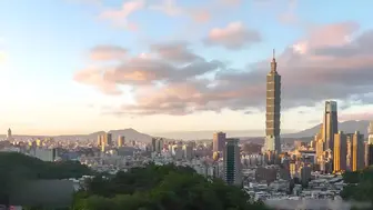 背着老公调教老公员工台湾A片：欲求不满的菜菜